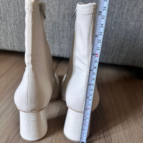 Dolce Vita Petya Ivory Stella Leather Ankle Boots - Picture 6 of 12